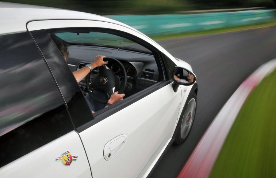 Детали экстерьера Abarth Grande Punto (199) 2008 года  (UK) (фото 15 из 29)